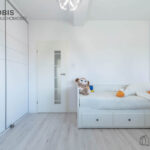 90464018_max
