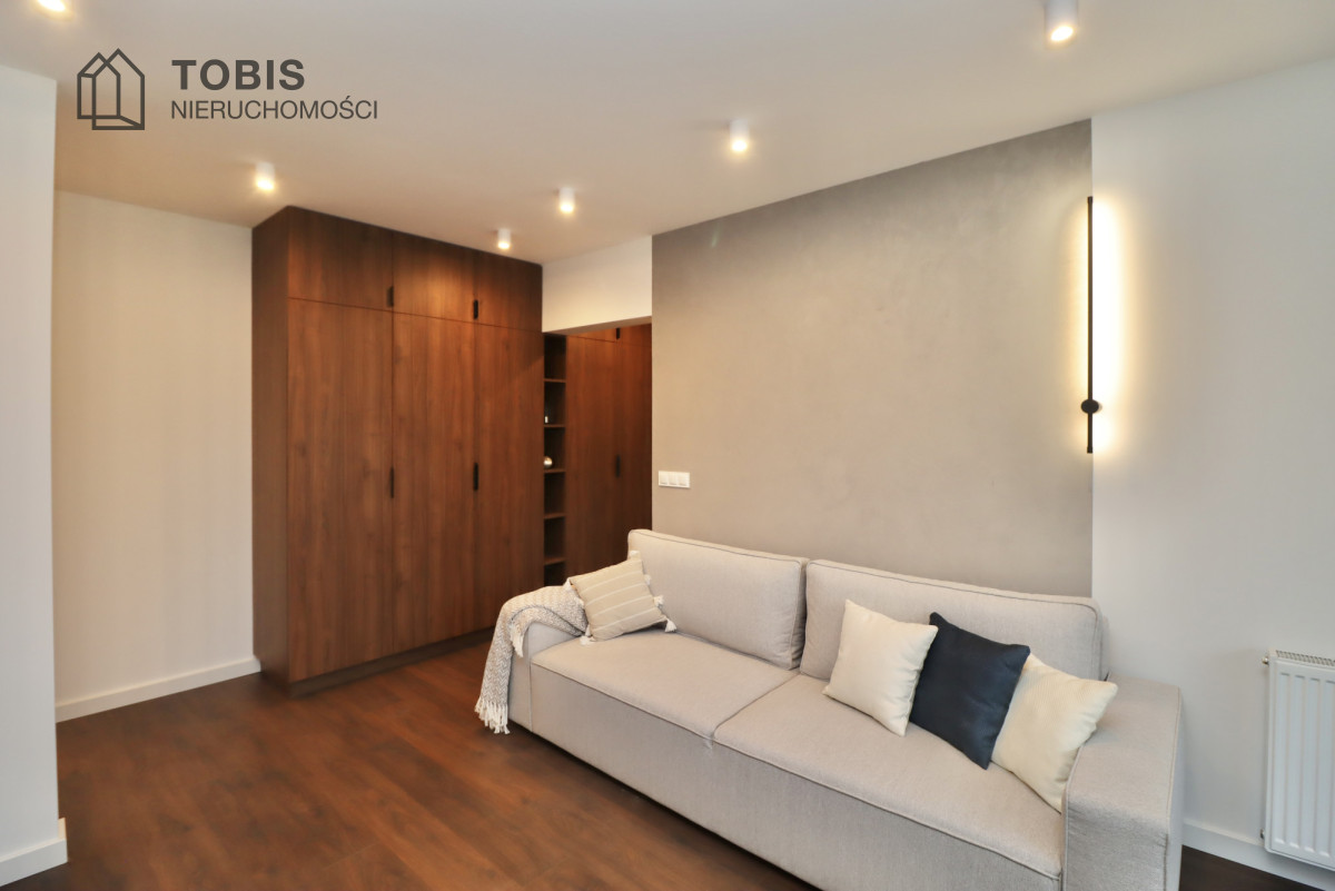 108463469_max